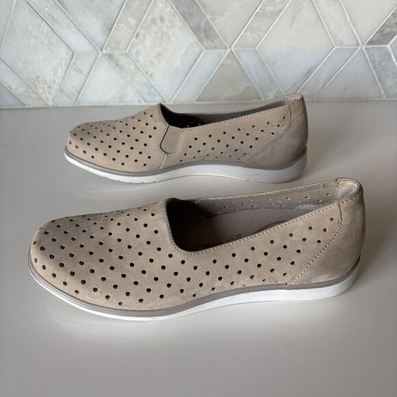Munro Size 7.5M Gray Taupe Suede Perforated Leather Holes Ridley Skipper Nubuck - Picture 2 of 10
